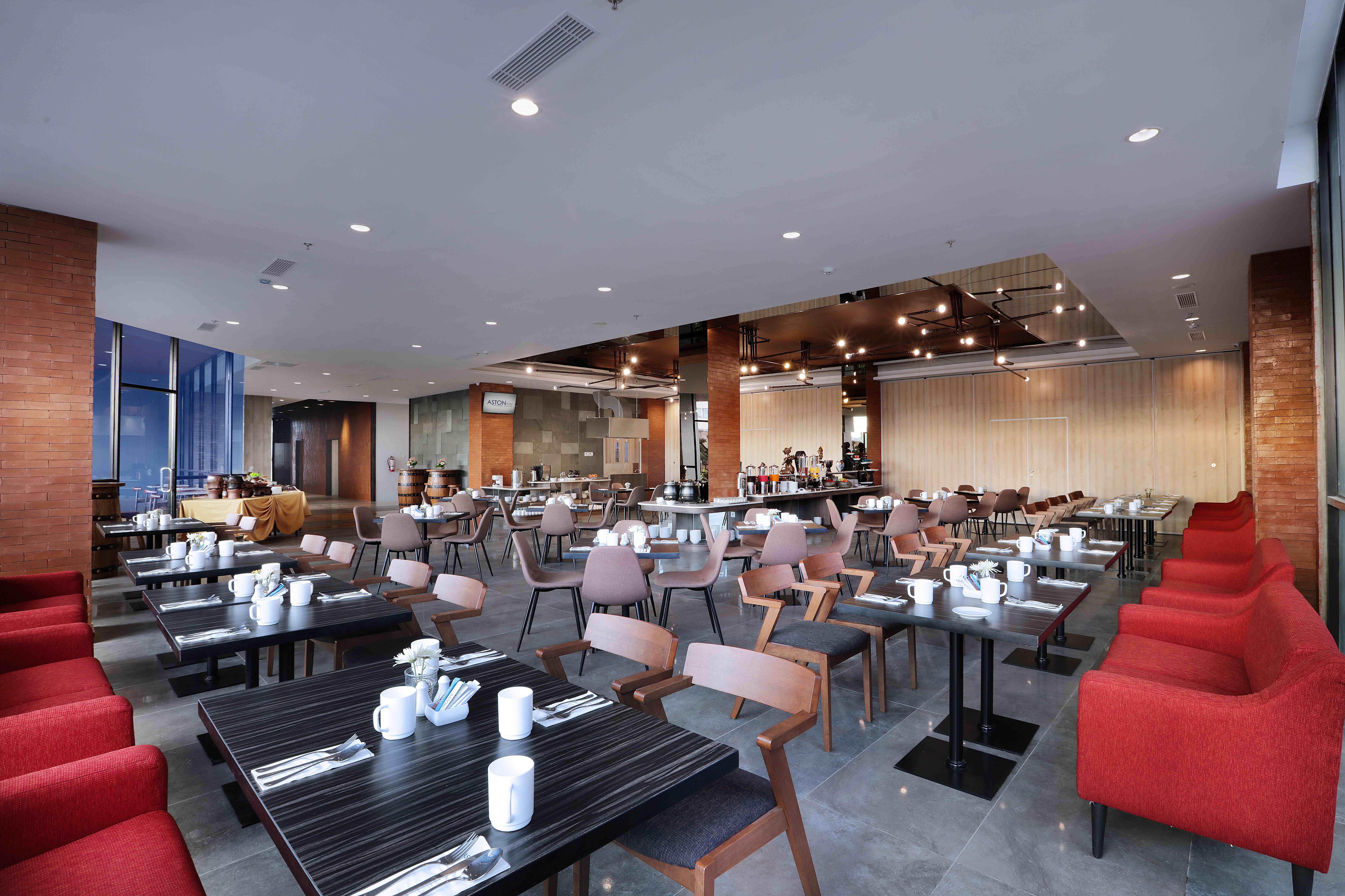 Aston Inn Pandanaran Семаранг Екстериор снимка
