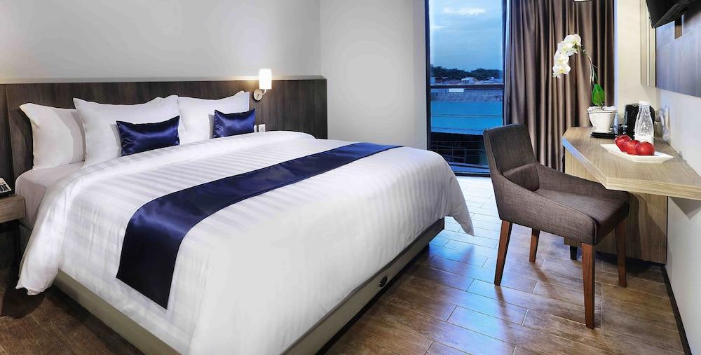 Aston Inn Pandanaran Семаранг Екстериор снимка