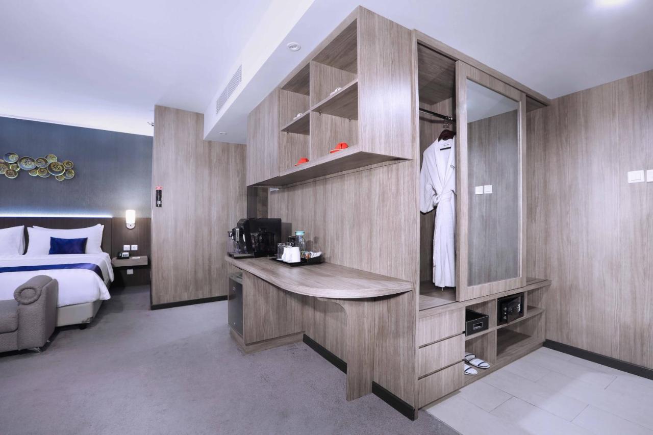 Aston Inn Pandanaran Семаранг Екстериор снимка