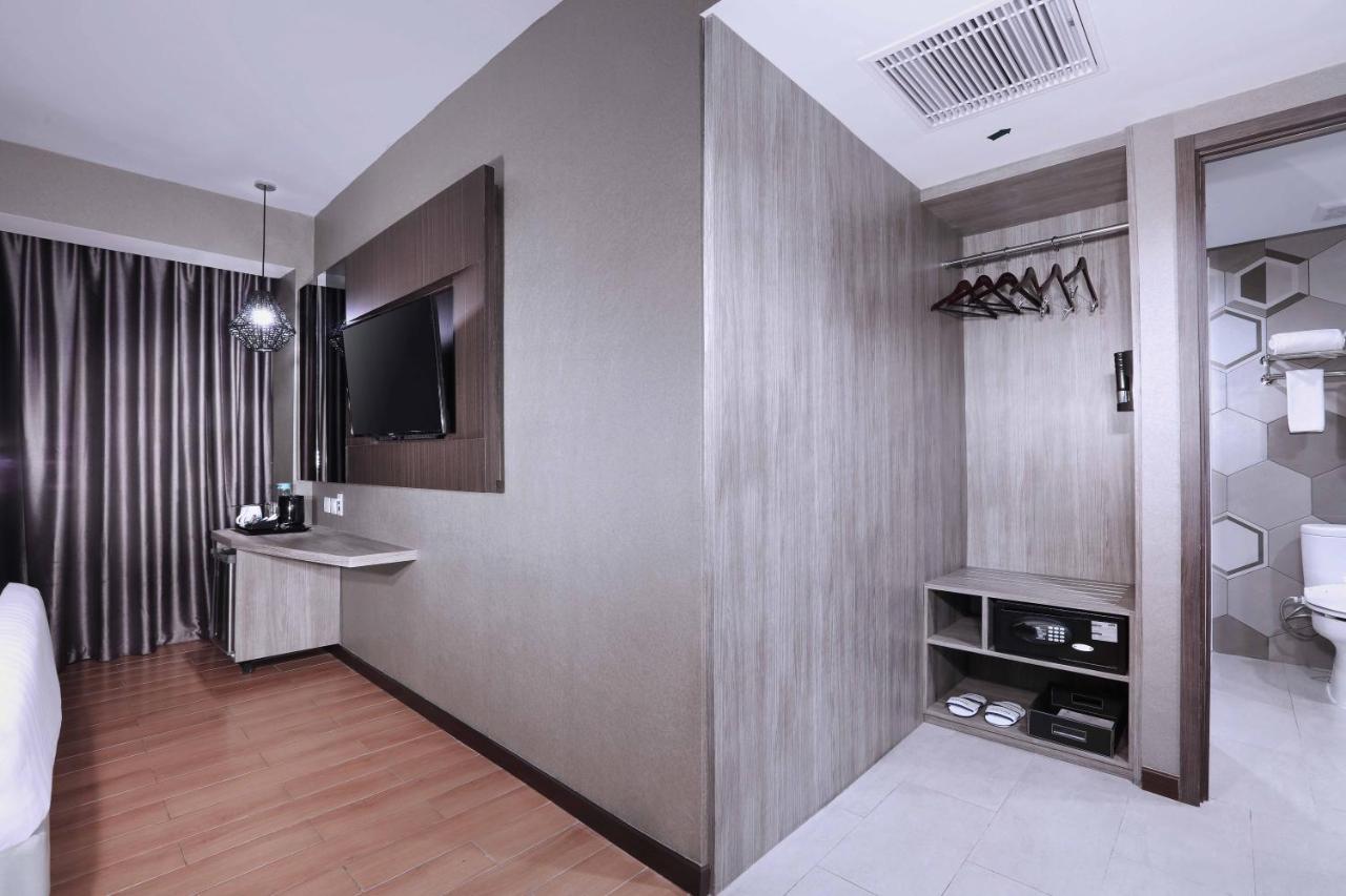 Aston Inn Pandanaran Семаранг Екстериор снимка