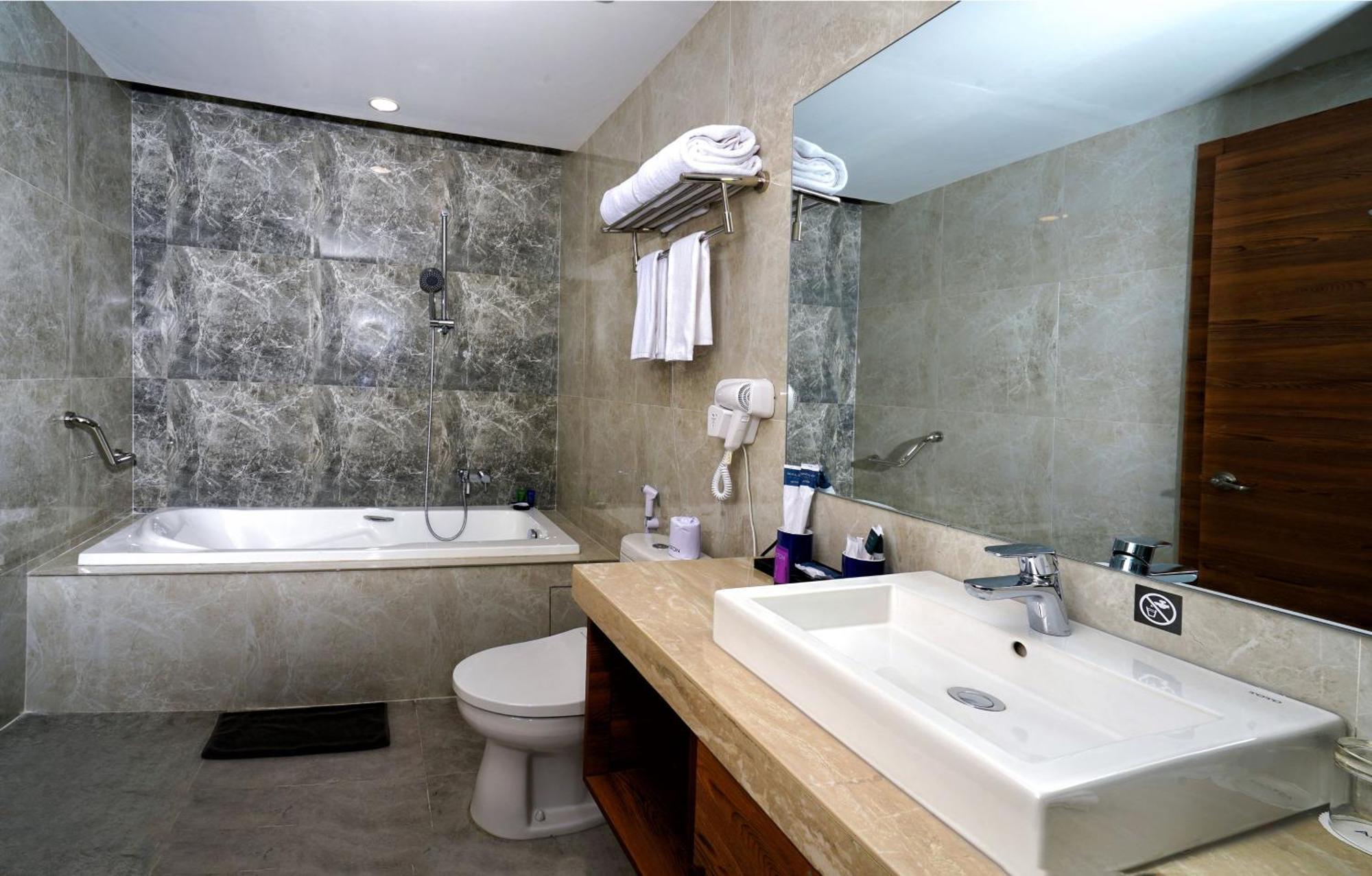 Aston Inn Pandanaran Семаранг Екстериор снимка