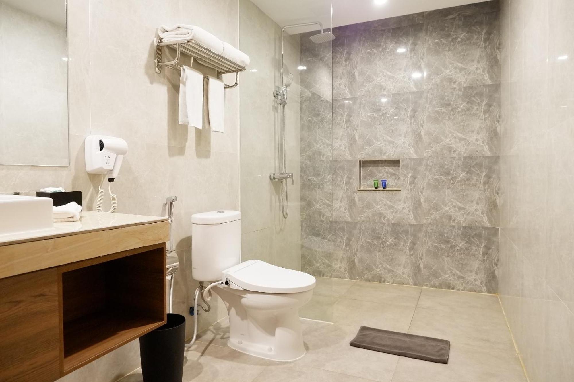 Aston Inn Pandanaran Семаранг Екстериор снимка