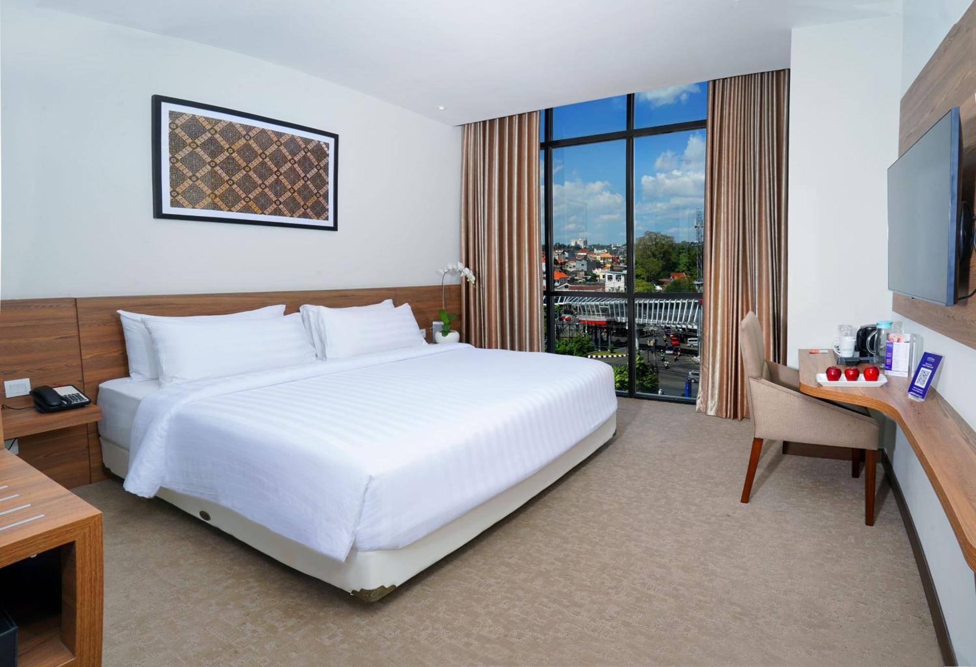 Aston Inn Pandanaran Семаранг Екстериор снимка