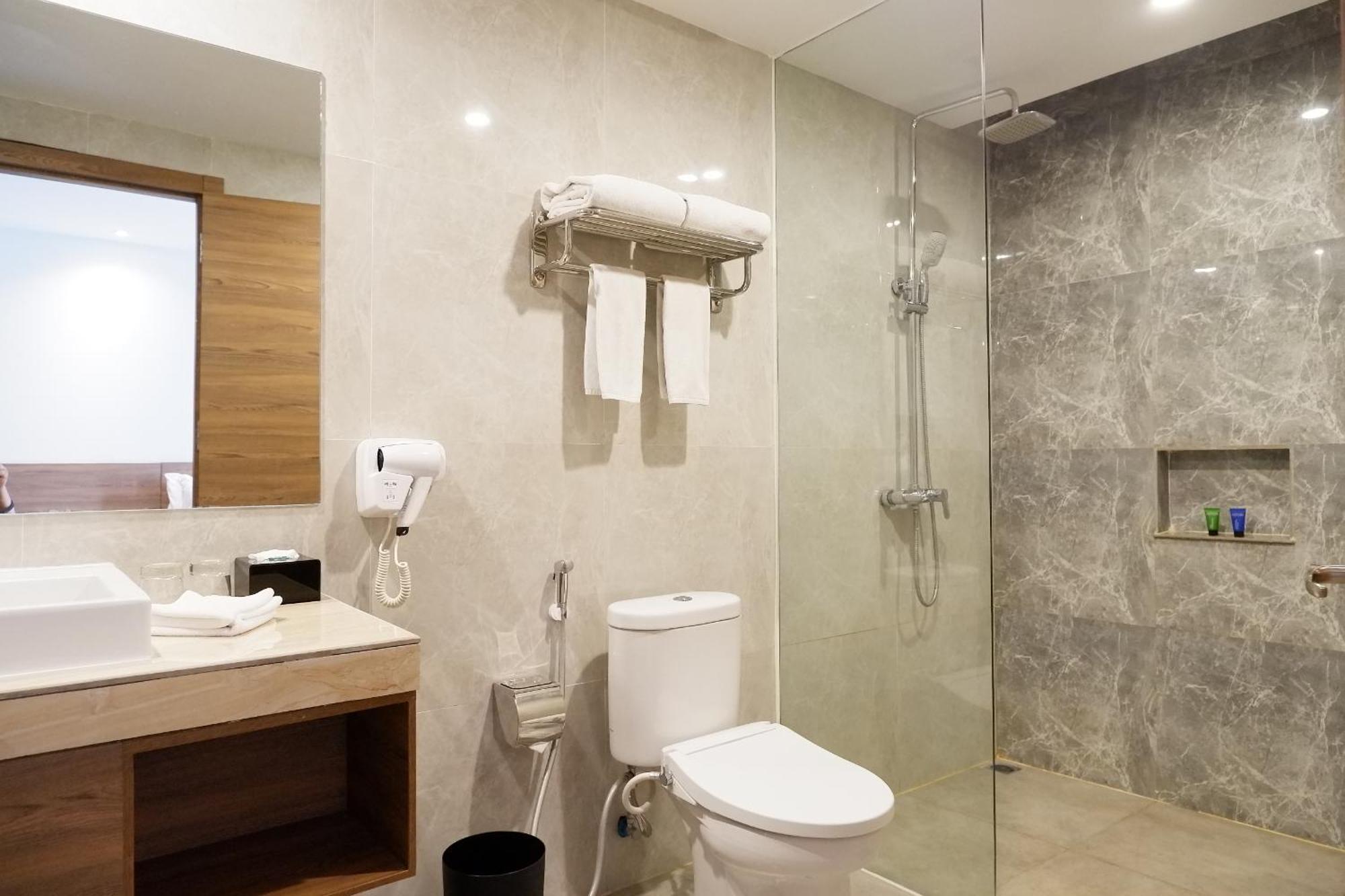 Aston Inn Pandanaran Семаранг Екстериор снимка