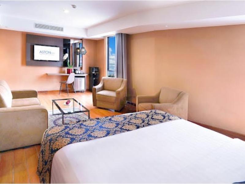 Aston Inn Pandanaran Семаранг Екстериор снимка
