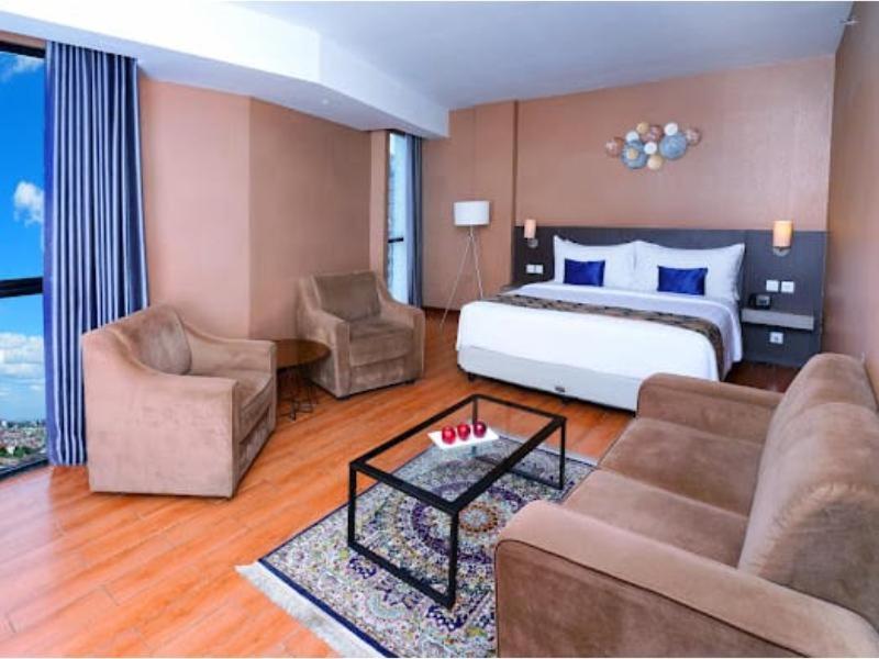 Aston Inn Pandanaran Семаранг Екстериор снимка
