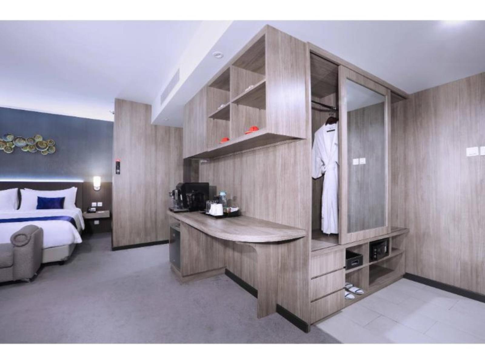 Aston Inn Pandanaran Семаранг Екстериор снимка